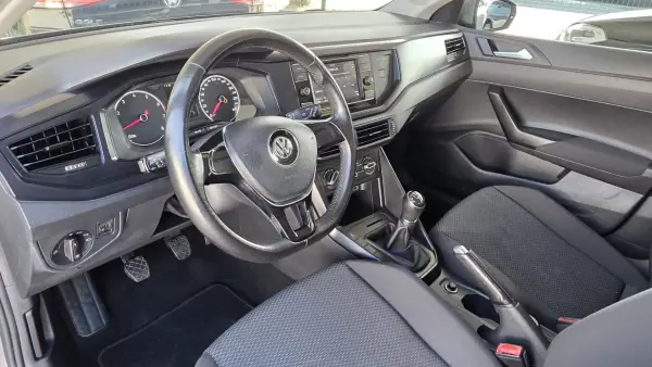 Volkswagen Polo 2018 - 11890 EUR, 88000 km - AUTO.MOTO.pt - 88000km - foto 13 de 31