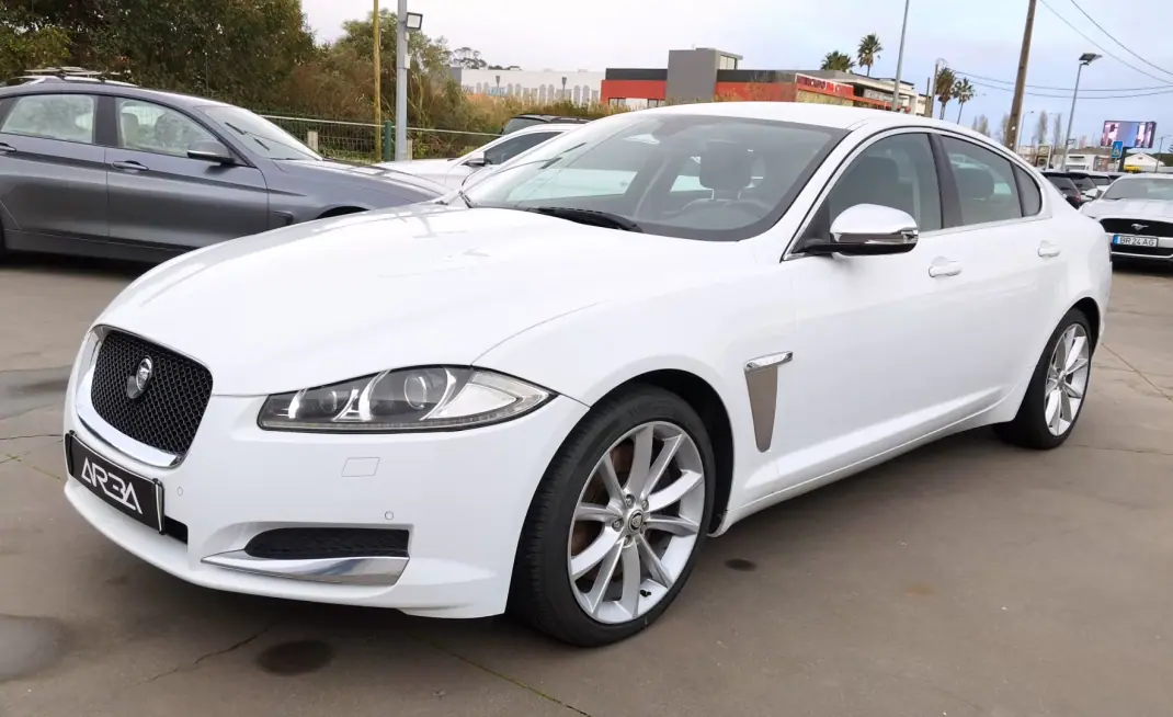 Jaguar XF 2013 - 26000 EUR, 220000 km - AUTO.MOTO.pt - 220000km - foto 5 de 11