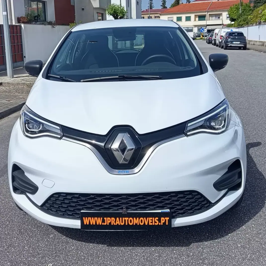 Renault Zoe 2020 - 13990 EUR, 24000 km - AUTO.MOTO.pt - 24000km - foto 2 de 17