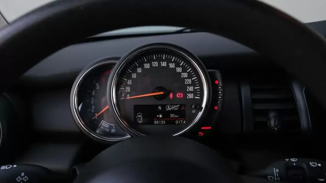 MINI 3 Portas 2016 - 13999 EUR, 89000 km - 89000km - foto 11 de 23