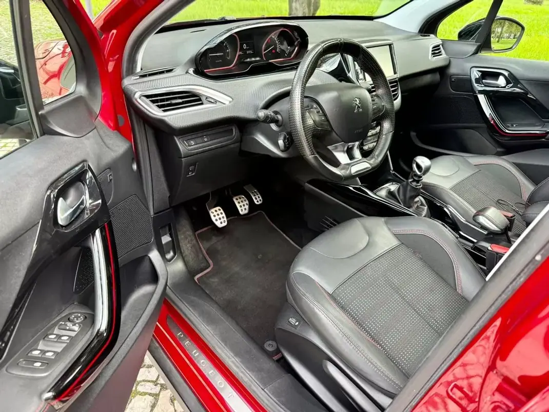 Peugeot 2008 2017 - 9990 EUR, 107000 km - AUTO.MOTO.pt - 107000km - foto 2 de 42