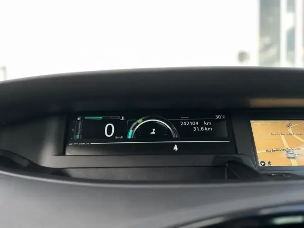 Renault Grand Scénic 2015 - 7990 EUR, 242000 km - AUTO.MOTO.pt - 242000km - foto 25 de 42