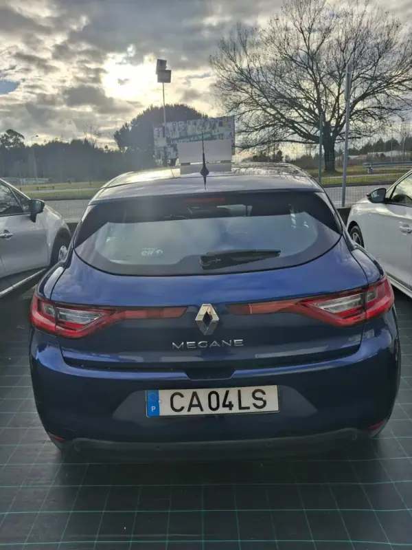 Renault Mégane 2019 - 16990 EUR, 179121 km - AUTO.MOTO.pt - 179121km - foto 15 de 22