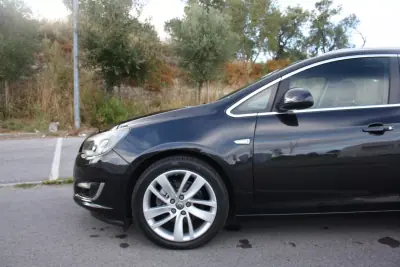 Opel Astra Caravan 2015 — foto 6 de 17