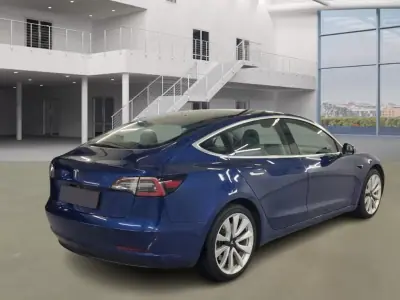 Tesla Model 3 2020 - 20900 EUR, 110000 km - AUTO.MOTO.pt - 110000km - foto 4 de 6