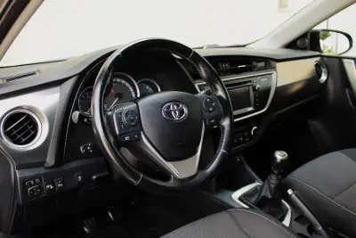 Toyota Auris 2012 - 11500 EUR, 179433 km - AUTO.MOTO.pt - 179433km - foto 10 de 34