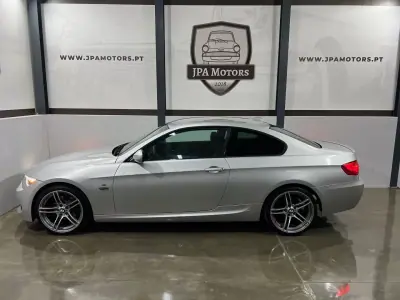 BMW 320 2010 — foto 6 de 32