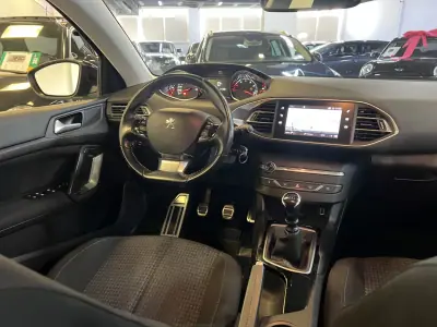Peugeot 308 2019 - 10990 EUR, 130000 km - 130000km - foto 14 de 38