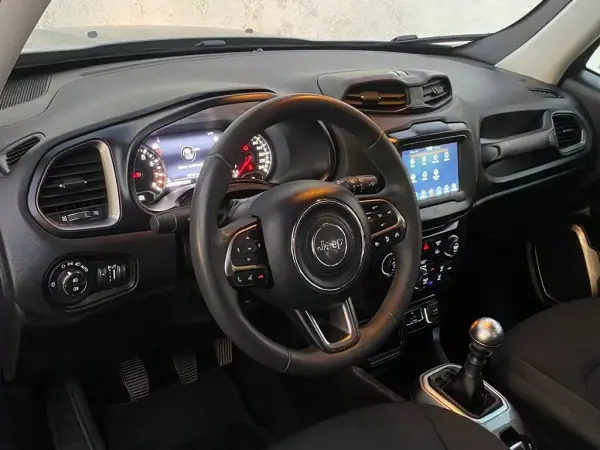 Jeep Renegade 2023 - 18900 EUR, 68317 km - AUTO.MOTO.pt - 68317km - foto 11 de 22