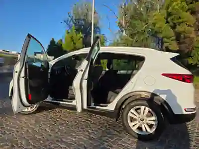 Kia Sportage 2019 - 16000 EUR, 117000 km - AUTO.MOTO.pt - 117000km - foto 3 de 6