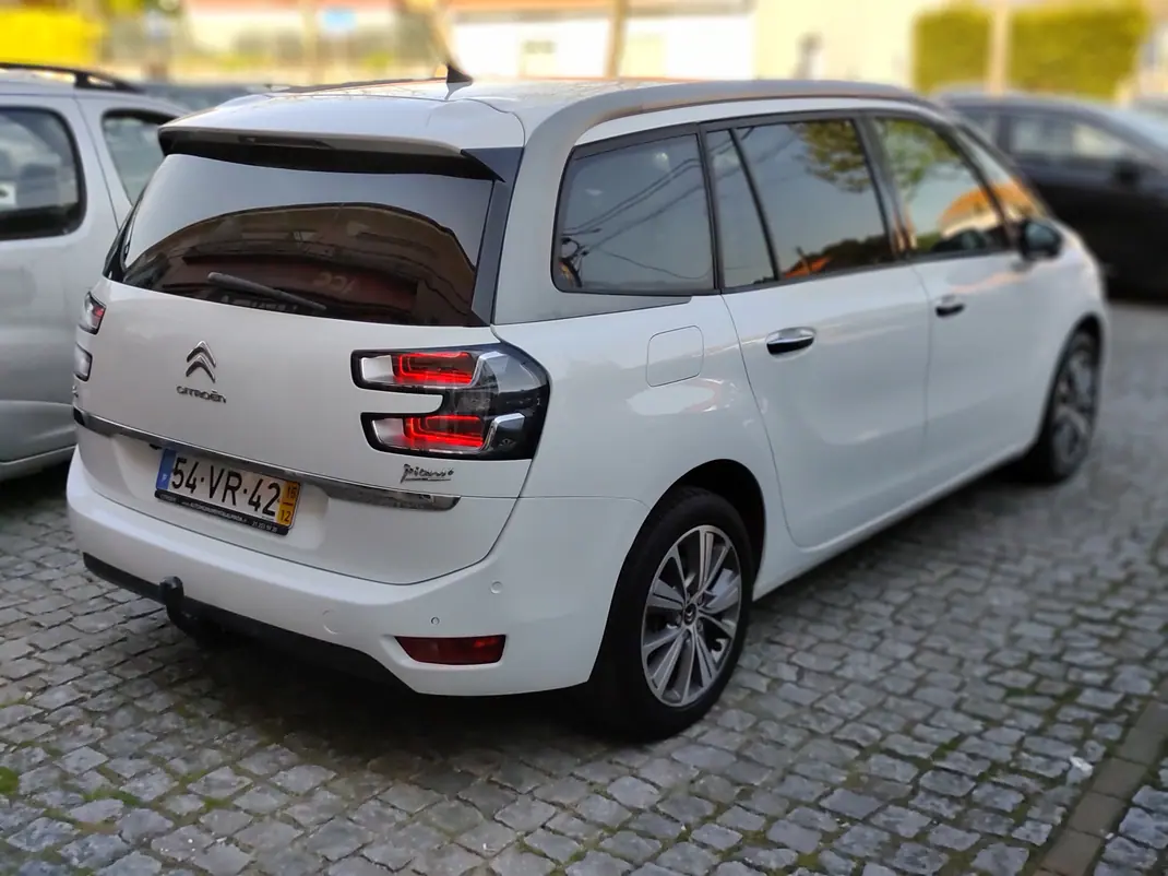 Citroën C4 Grand Picasso 2015 - 10500 EUR, 185000 km - AUTO.MOTO.pt - 185000km - foto 8 de 15