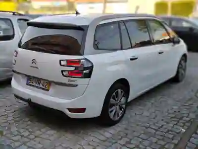 Citroën C4 Grand Picasso 2015 - 10500 EUR, 185000 km - AUTO.MOTO.pt - 185000km - foto 8 de 15