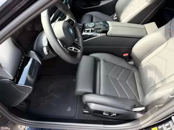 BMW 530e 2024 - 52900 EUR, 500 km - AUTO.MOTO.pt - 500km - foto 2 de 15