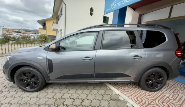 Dacia Jogger 2023 - 15950 EUR, 50000 km - AUTO.MOTO.pt - 50000km - foto 6 de 25
