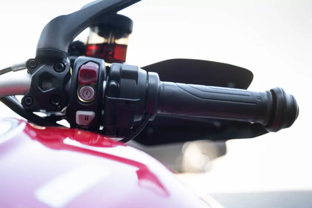 Ducati Multistrada 1000 DS 2019 - 12999 EUR, 52302 km - AUTO.MOTO.pt - 52302km - foto 15 de 21