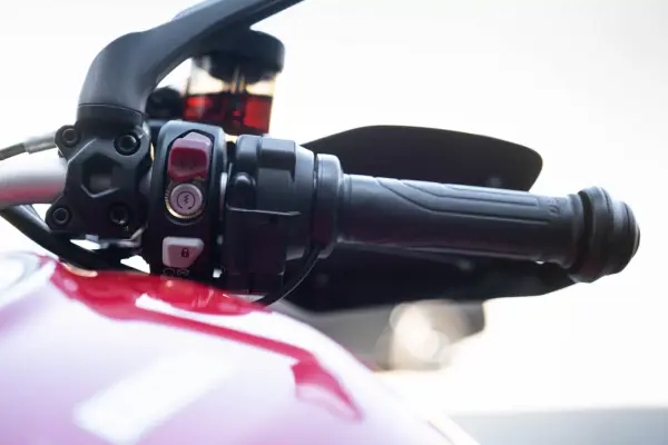 Ducati Multistrada 1000 DS 2019 - 12999 EUR, 52302 km - AUTO.MOTO.pt - 52302km - foto 15 de 21