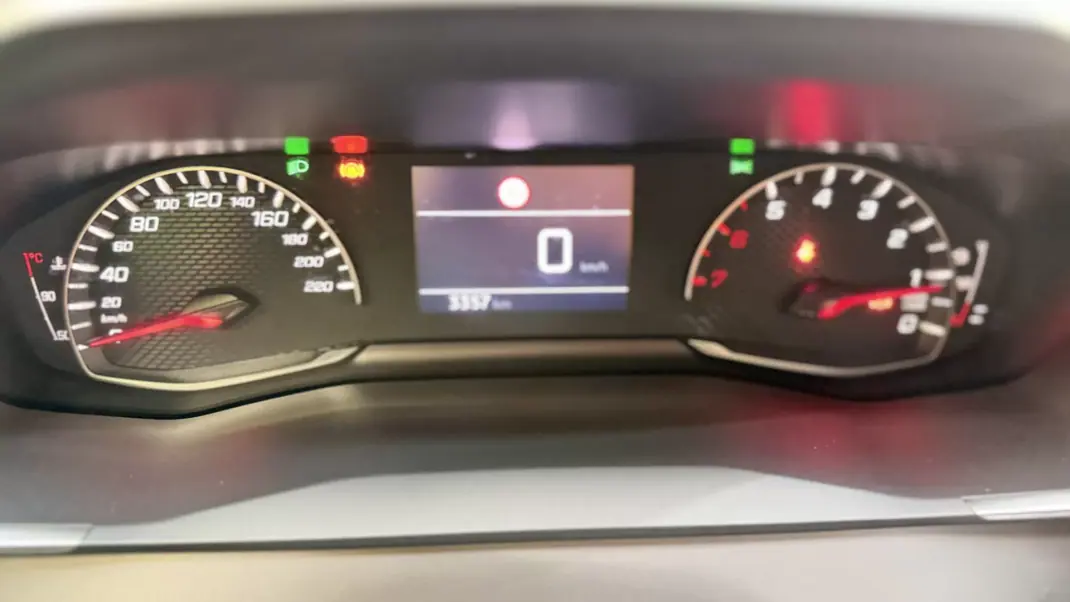 Peugeot 2008 2025 - 22500 EUR, 3357 km - AUTO.MOTO.pt - 3357km - foto 17 de 20