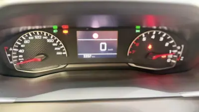 Peugeot 2008 2025 - 22500 EUR, 3357 km - AUTO.MOTO.pt - 3357km - foto 17 de 20