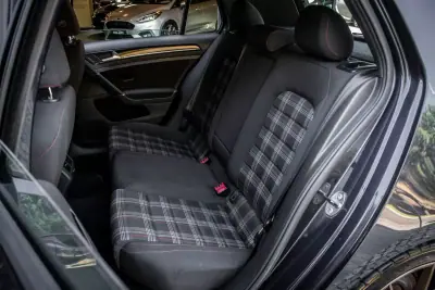 Volkswagen Golf 2015 - 24990 EUR, 83192 km - AUTO.MOTO.pt - 83192km - foto 32 de 45