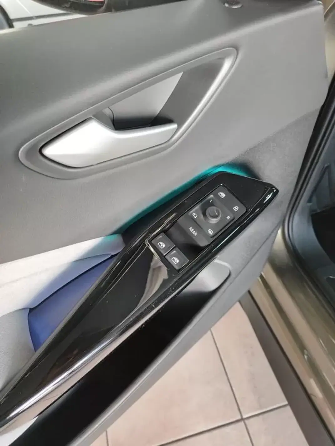 Volkswagen ID.3 2024 - 32750 EUR, 4000 km - AUTO.MOTO.pt - 4000km - foto 22 de 36