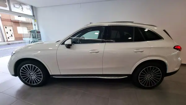 Mercedes-Benz GLC 220 2023 - 63900 EUR, 29182 km - AUTO.MOTO.pt - 29182km - foto 5 de 35