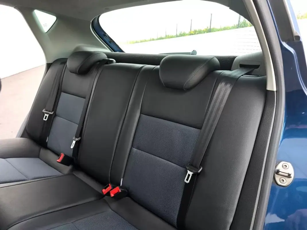 SEAT Ibiza 2016 - 8990 EUR, 160800 km - AUTO.MOTO.pt - 160800km - foto 33 de 34