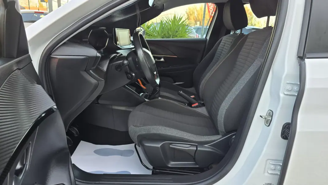 Peugeot 208 2021 - 13850 EUR, 39550 km - AUTO.MOTO.pt - 39550km - foto 11 de 21