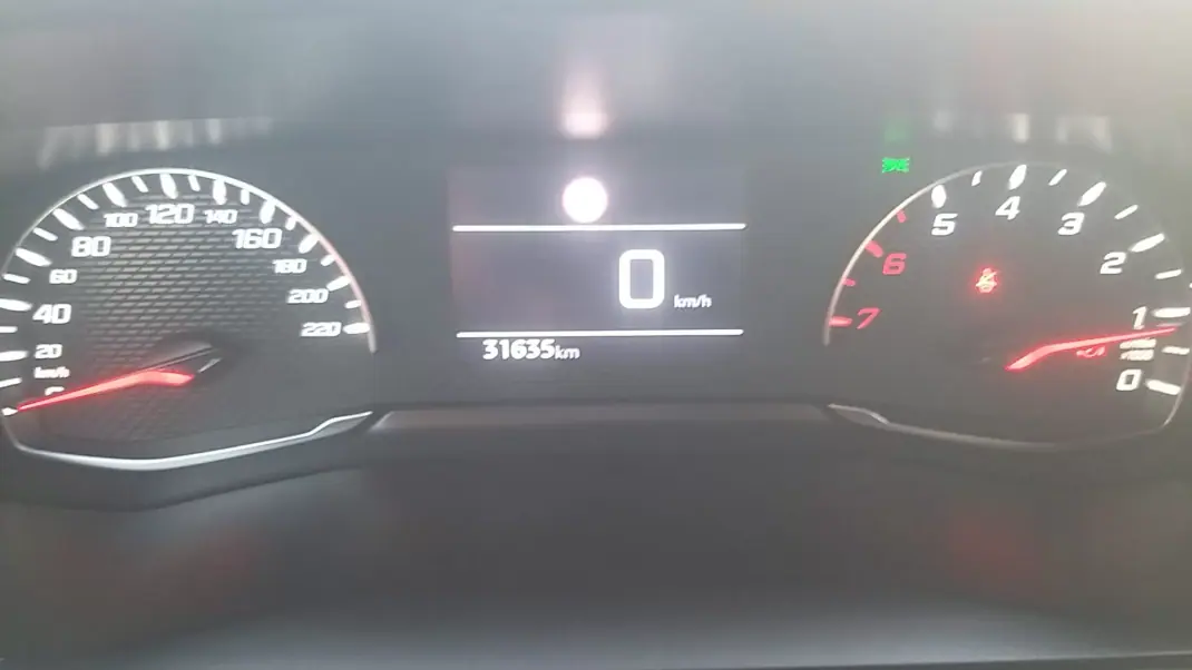 Peugeot 2008 2023 - 18250 EUR, 30000 km - AUTO.MOTO.pt - 30000km - foto 3 de 44