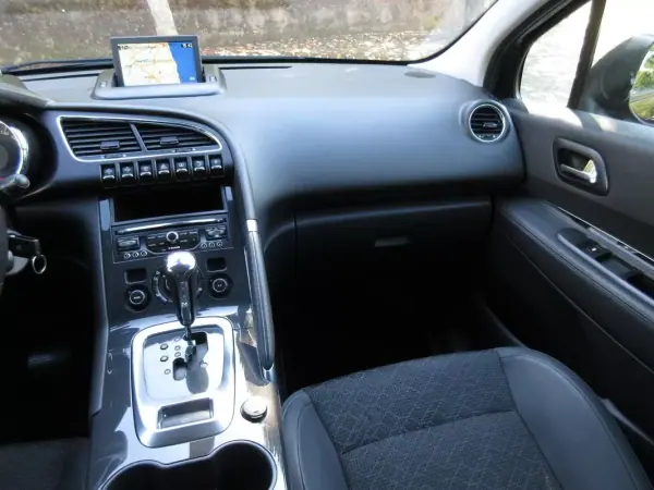 Peugeot 3008 2016 - 13990 EUR, 143000 km - AUTO.MOTO.pt - 143000km - foto 38 de 53