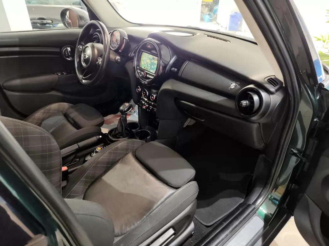 MINI 5 Portas 2017 - 15490 EUR, 76000 km - AUTO.MOTO.pt - 76000km - foto 25 de 27