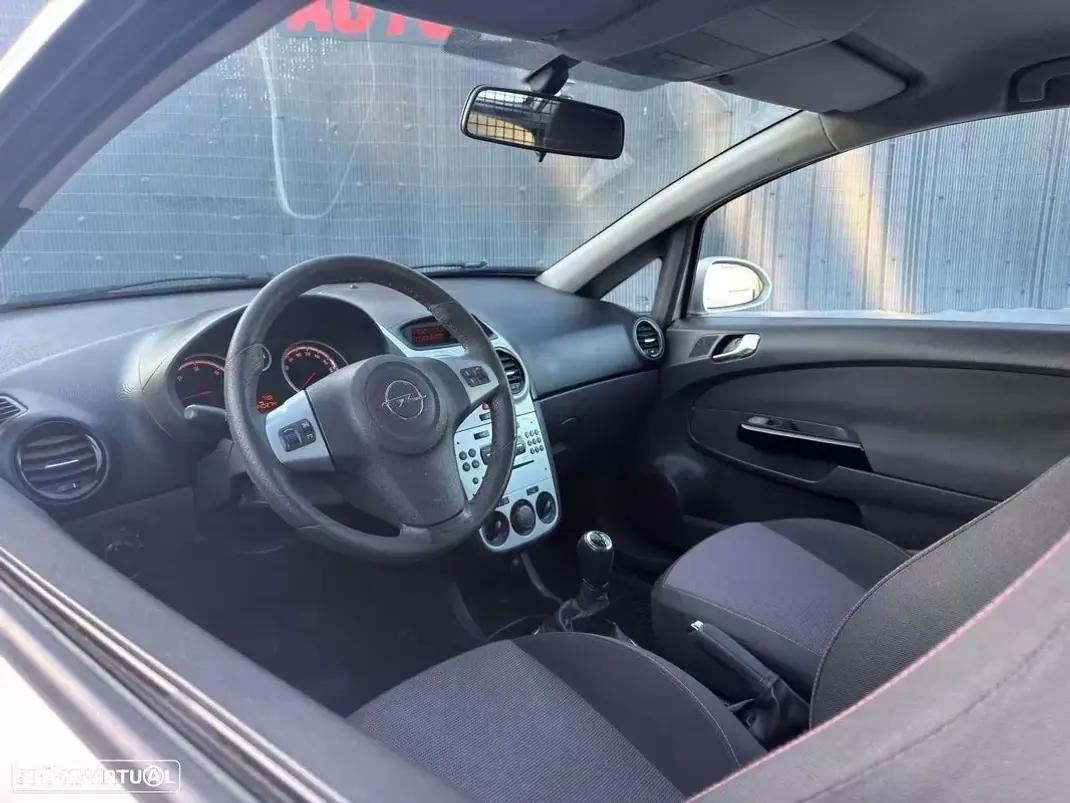 Opel Corsa van Ac 1.3 cdti 2007 - 4450 EUR, 139900 km - AUTO.MOTO.pt - 139900km - foto 13 de 17