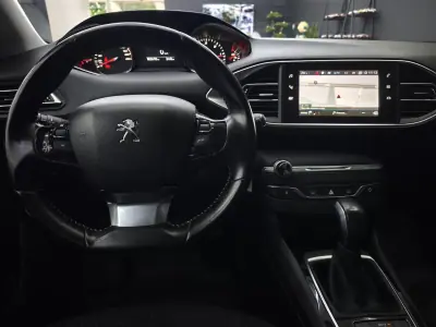 Peugeot 308 2017 - 13950 EUR, 183610 km - AUTO.MOTO.pt - 183610km - foto 23 de 45