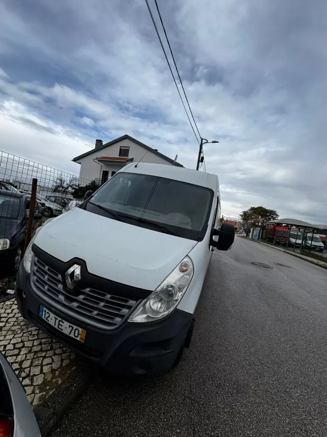 Renault Master 2017 - 15900 EUR, 301000 km - AUTO.MOTO.pt - 301000km - foto 3 de 5
