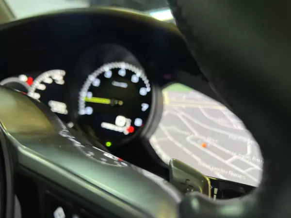 Porsche Panamera Sport Turismo 2020 - 74990 EUR, 120000 km - AUTO.MOTO.pt - 120000km - foto 46 de 56