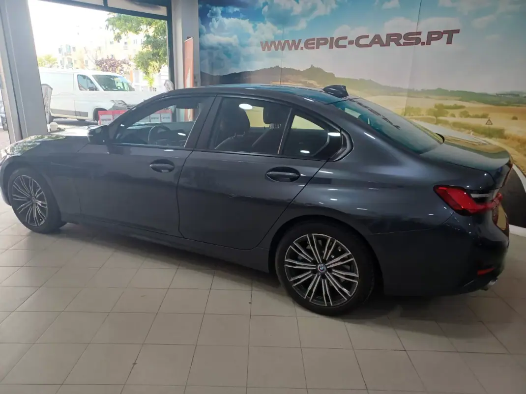 BMW 330 2021 - 27890 EUR, 51862 km - AUTO.MOTO.pt - 51862km - foto 7 de 37