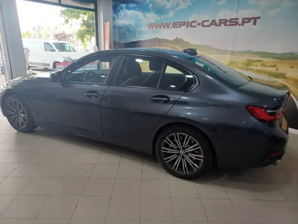 BMW 330 2021 - 27890 EUR, 51862 km - AUTO.MOTO.pt - 51862km - foto 7 de 37