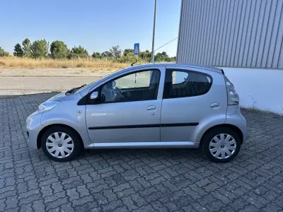 Peugeot 107 2011 - 7990 EUR, 91000 km - AUTO.MOTO.pt - 91000km - foto 8 de 16