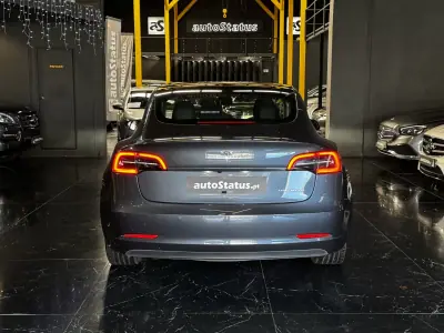 Tesla Model 3 2022 - 29990 EUR, 125900 km - AUTO.MOTO.pt - 125900km - foto 12 de 31