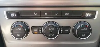 Volkswagen Golf 2013 - 11000 EUR, 240000 km - AUTO.MOTO.pt - 240000km - foto 6 de 21