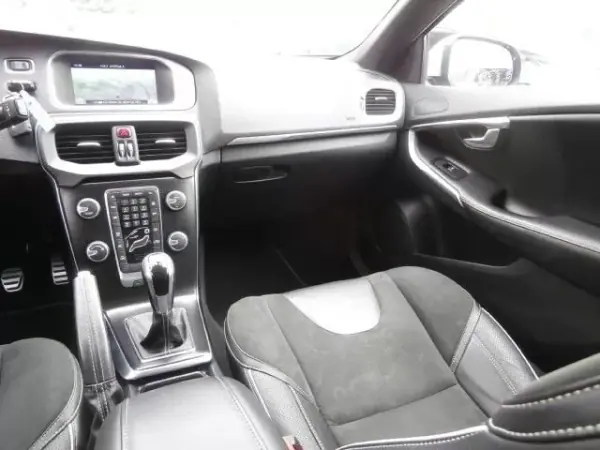 Volvo V40 2017 - 16800 EUR, 170641 km - AUTO.MOTO.pt - 170641km - foto 16 de 41
