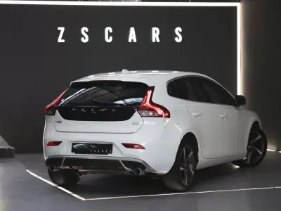 Volvo V40 2015 - 12990 EUR, 117267 km - AUTO.MOTO.pt - 117267km - foto 4 de 17