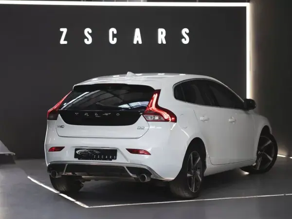 Volvo V40 2015 - 12990 EUR, 117267 km - AUTO.MOTO.pt - 117267km - foto 4 de 17
