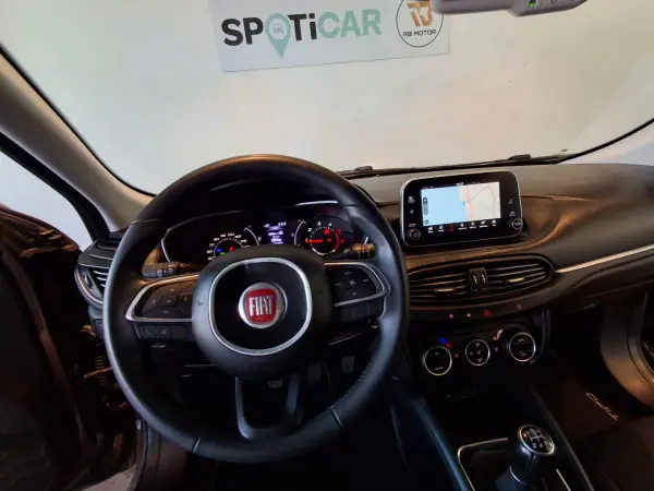 Fiat Tipo Station Wagon 2018 - 11900 EUR, 91900 km - AUTO.MOTO.pt - 91900km - foto 18 de 31