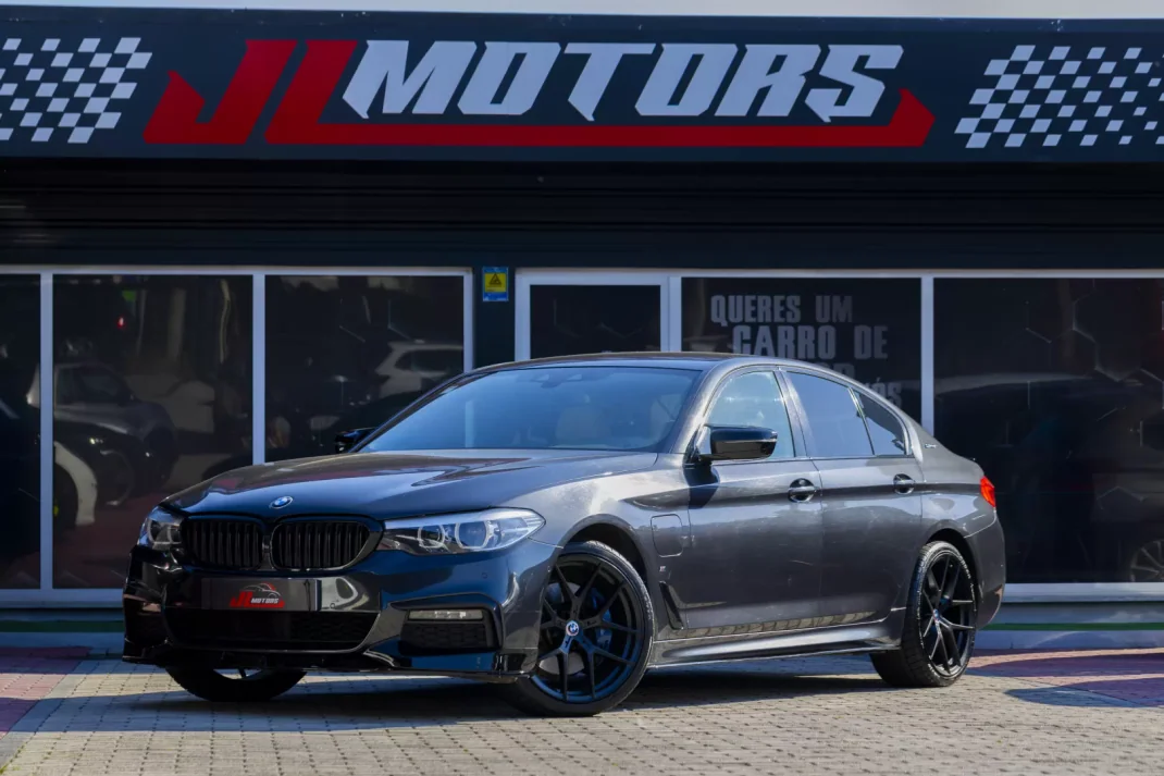 BMW 530e 2019 - 26850 EUR, 181810 km - AUTO.MOTO.pt - 181810km - foto 4 de 47