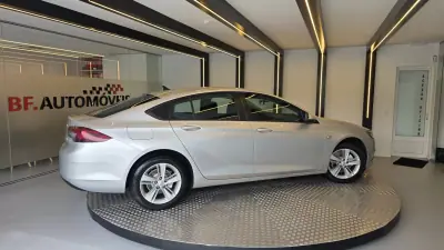 Opel Insignia Grand Sport 2018 - 12900 EUR, 149839 km - AUTO.MOTO.pt - 149839km - foto 7 de 49