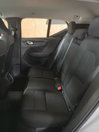 Volvo XC 40 2019 - 24950 EUR, 91723 km - AUTO.MOTO.pt - 91723km - foto 14 de 19
