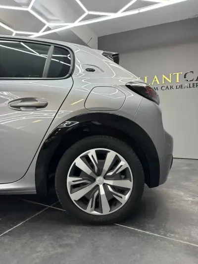 Peugeot e-208 2020 - 18200 EUR, 53794 km - AUTO.MOTO.pt - 53794km - foto 7 de 10