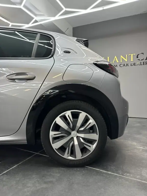 Peugeot e-208 2020 - 18200 EUR, 53794 km - AUTO.MOTO.pt - 53794km - foto 7 de 10