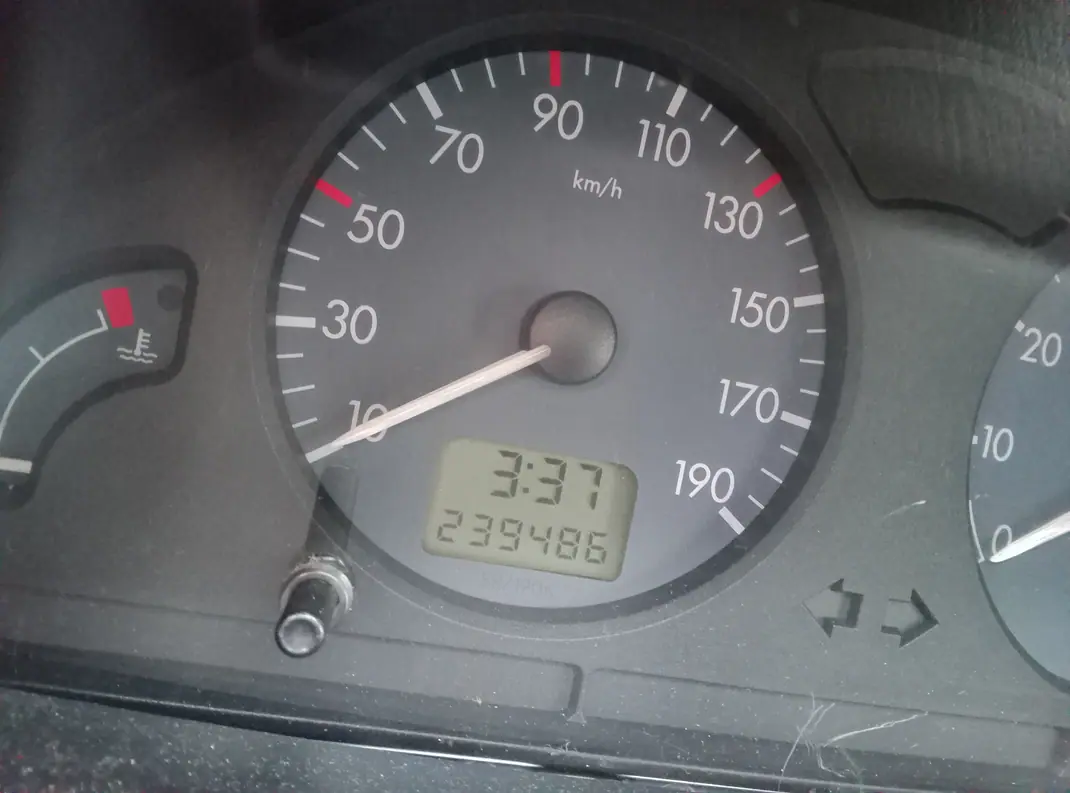 Citroën Saxo 2000 - 1250 EUR, 223000 km - AUTO.MOTO.pt - 223000km - foto 3 de 5