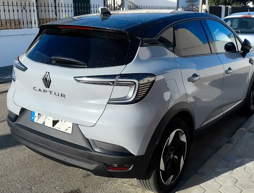 Renault Captur 2024 - 20990 EUR, 38700 km - 38700km - foto 2 de 10